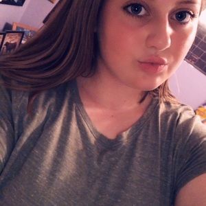 Meet your Posher, Kayla